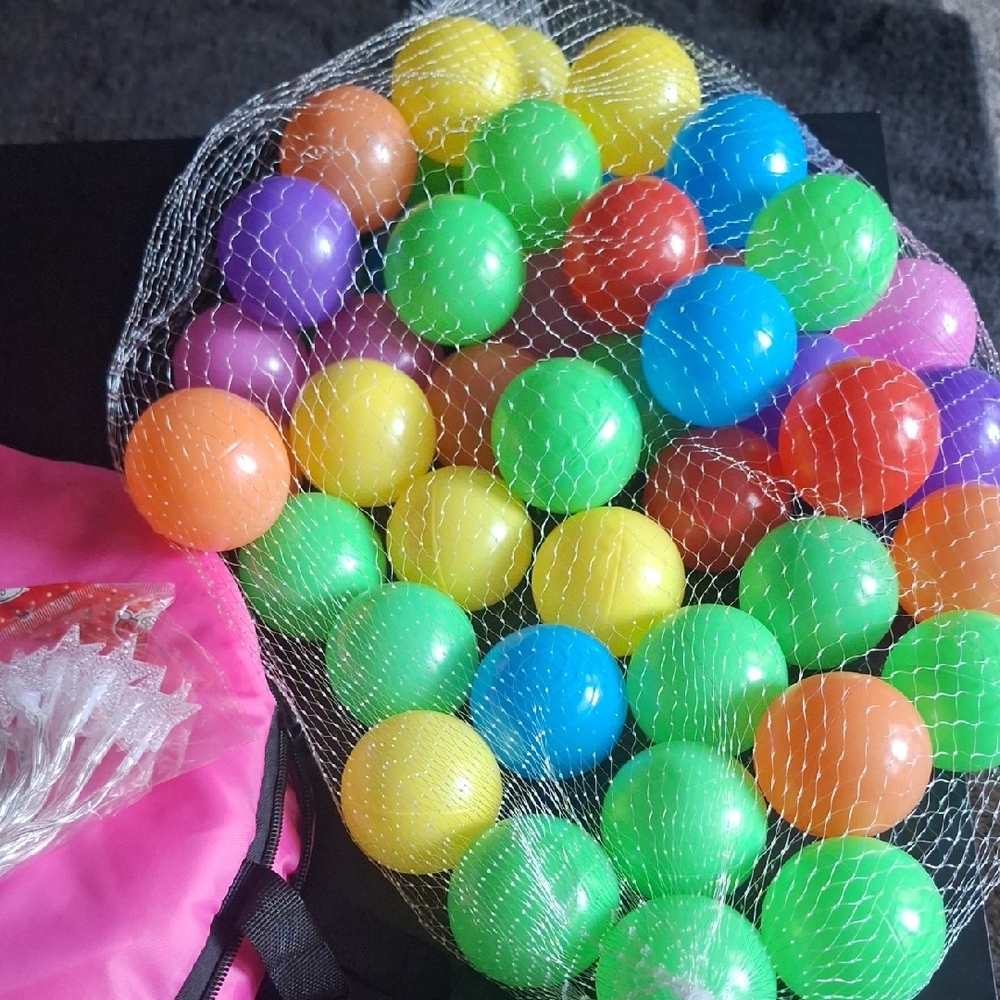 Pink Starry Play Tent with Balls - Picture 3 of 4
